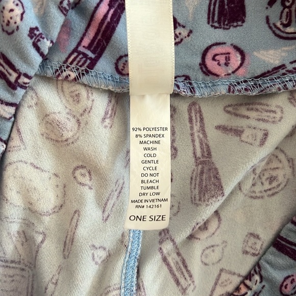 LuLaRoe Make Up Perfume Print Leggings. One size. - Picture 7 of 7